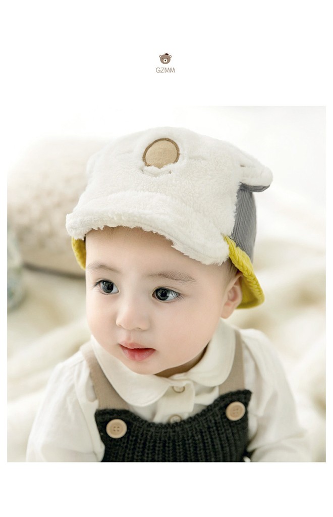 หมวกเด็ก 2 ทรง ด้านหน้าแก๊ปหน้าหมีขนฟู ด้านหลังบักเก็ตผ้าลูกฟูกปัก Bonjour