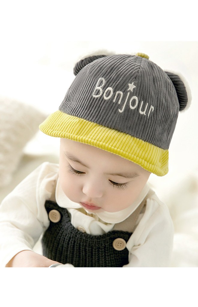 หมวกเด็ก 2 ทรง ด้านหน้าแก๊ปหน้าหมีขนฟู ด้านหลังบักเก็ตผ้าลูกฟูกปัก Bonjour