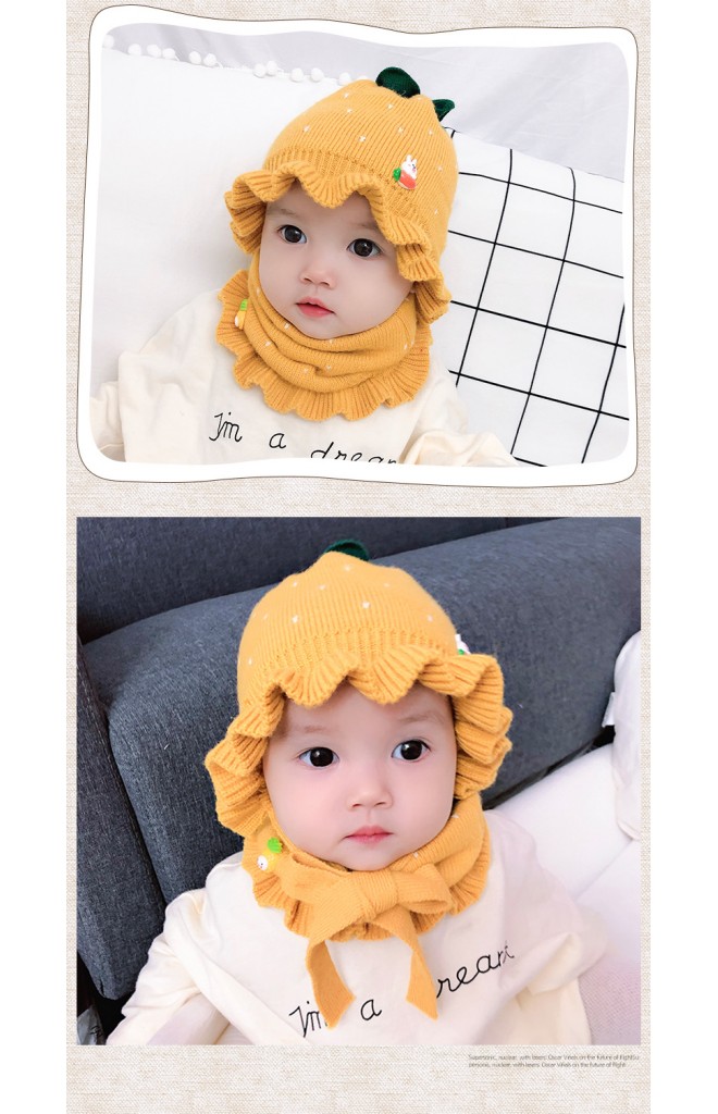 เซ็ตหมวกไหมพรมสตรอเบอร์รี่แต่งกระต่ายพร้อมผ้าสวมคอระบาย