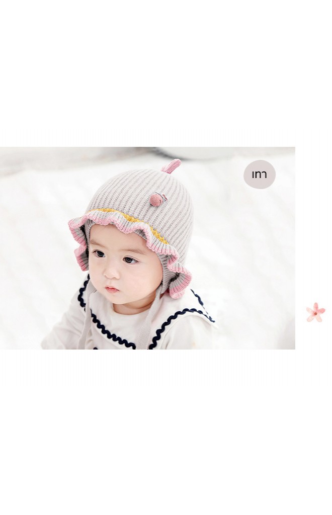 หมวกไหมพรมแต่งกระต่ายผูกโบว์ ขอบระบายลายขวาง