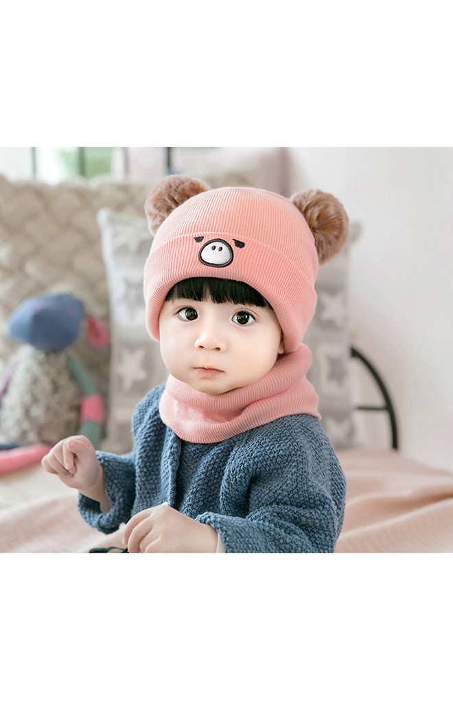 เซ็ตหมวกไหมพรมหมูน้อยแต่งปอมปอมมาพร้อมผ้าสวมคอ