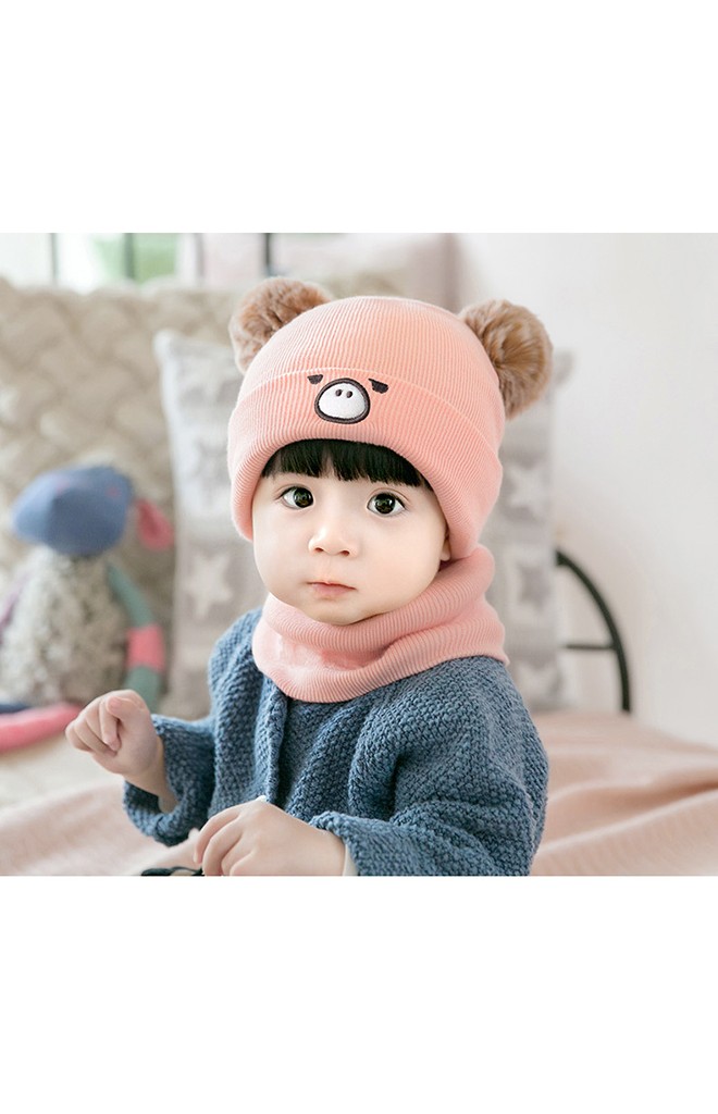 เซ็ตหมวกไหมพรมหมูน้อยแต่งปอมปอมมาพร้อมผ้าสวมคอ