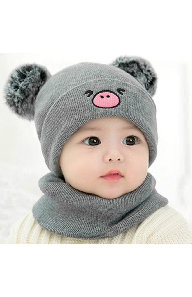 เซ็ตหมวกไหมพรมหมูน้อยแต่งปอมปอมมาพร้อมผ้าสวมคอ