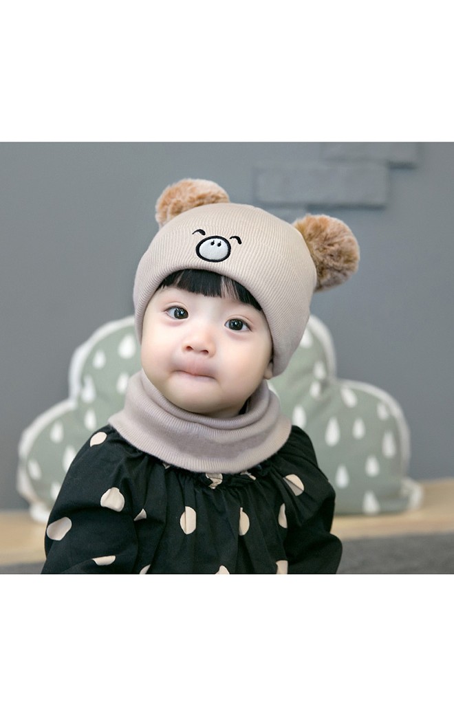 เซ็ตหมวกไหมพรมหมูน้อยแต่งปอมปอมมาพร้อมผ้าสวมคอ