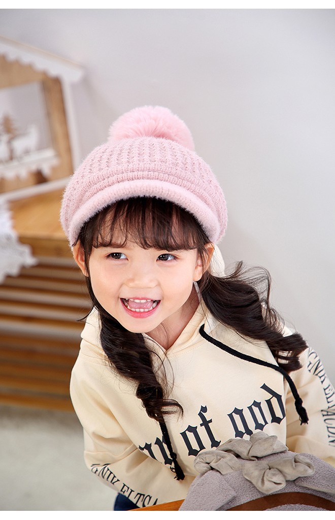 หมวกแก๊ปไหมพรมทรงฟักทองแต่งปอมปอมด้านบน