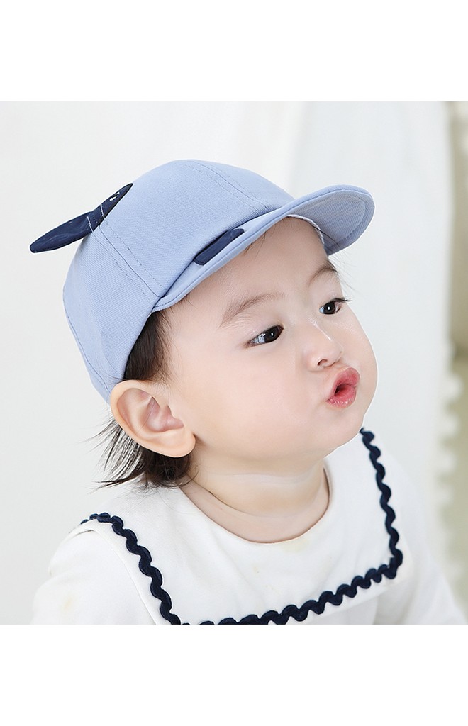 หมวกแก๊ปหมีน้อยแต่งหูแหลมและขาเล็ก