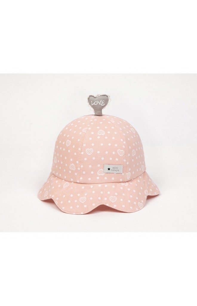 หมวก Bucket ลายจุดขอบโค้ง ด้านบนแต่งหัวใจ LOVE จาก tutuya