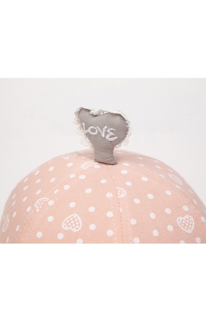 หมวก Bucket ลายจุดขอบโค้ง ด้านบนแต่งหัวใจ LOVE จาก tutuya