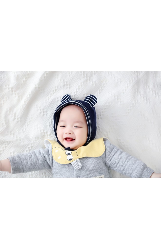 หมวกผูกคางแต่งขอบและหูลายทาง