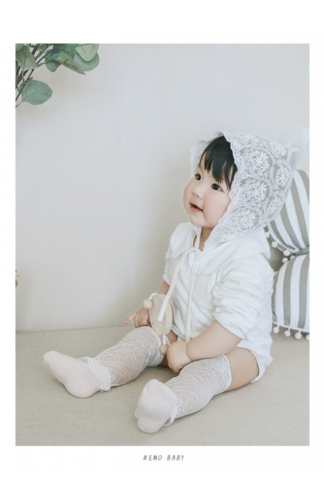 ถุงเท้าเด็กหญิงลูกไม้แบบยาว ระบายช่วงข้อเท้า