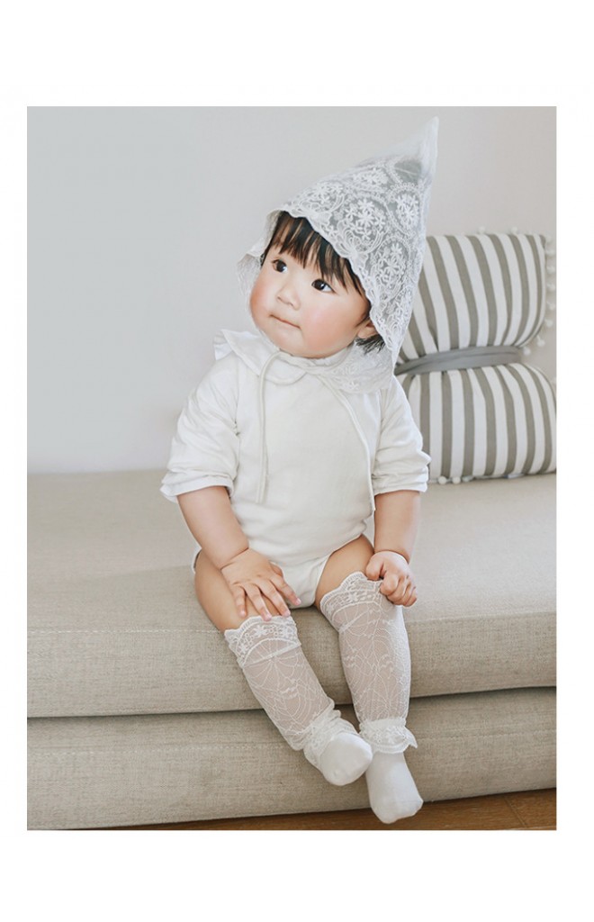 ถุงเท้าเด็กหญิงลูกไม้แบบยาว ระบายช่วงข้อเท้า
