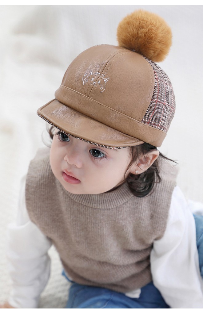 หมวกแก๊ปหนัง pu สลับผ้าลายสก็อต