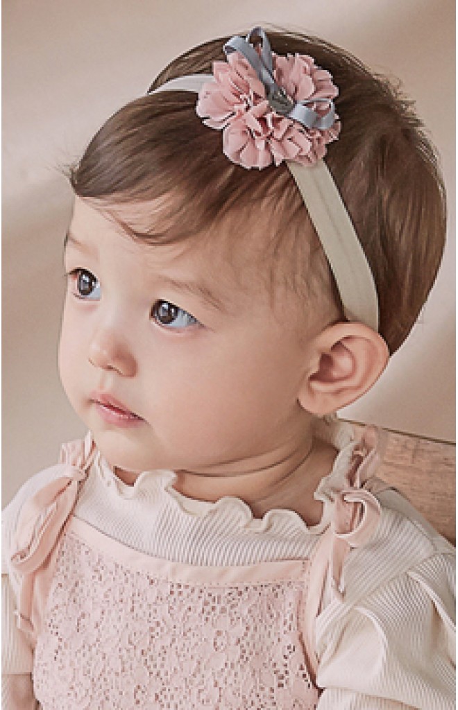 สายคาดผมดอกไม้กลีบซ้อนสีชมพูกลีบบัวแต่งโบว์เทา สายคาดผมดอกไม้กลีบซ้อนสีชมพูกลีบบัวแต่งโบว์เทา
