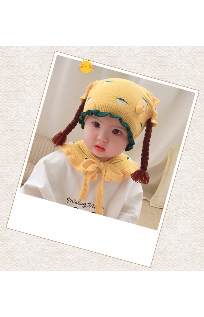เซ็ตหมวกเปียสตรอว์เบอร์รีมาพร้อมผ้าสวมคอระบายโบว์ผูก