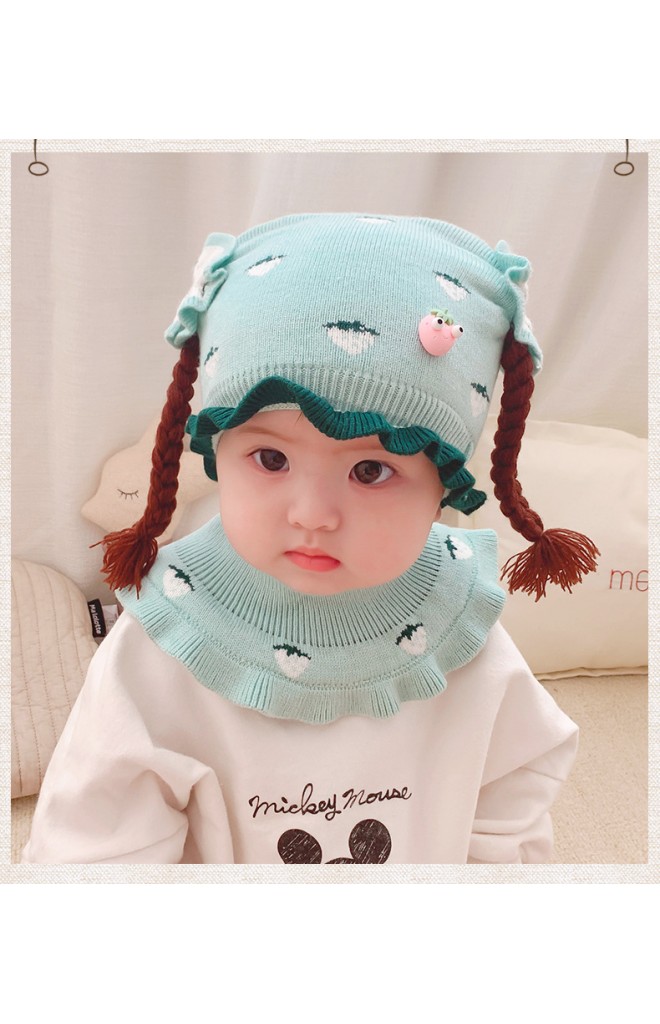 เซ็ตหมวกเปียสตรอว์เบอร์รีมาพร้อมผ้าสวมคอระบายโบว์ผูก