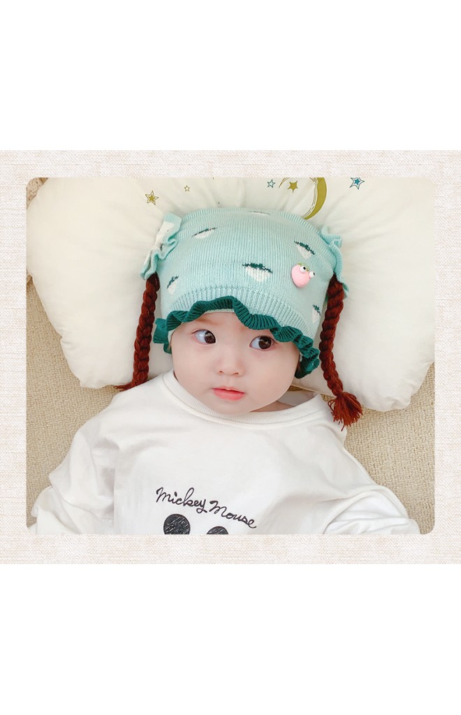เซ็ตหมวกเปียสตรอว์เบอร์รีมาพร้อมผ้าสวมคอระบายโบว์ผูก