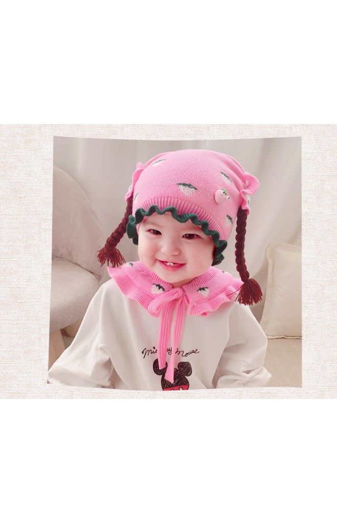 เซ็ตหมวกเปียสตรอว์เบอร์รีมาพร้อมผ้าสวมคอระบายโบว์ผูก