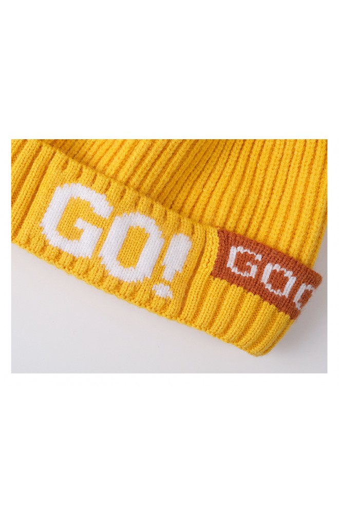 หมวกไหมพรมแต่งปอม อักษร GO! GOOD LUCK