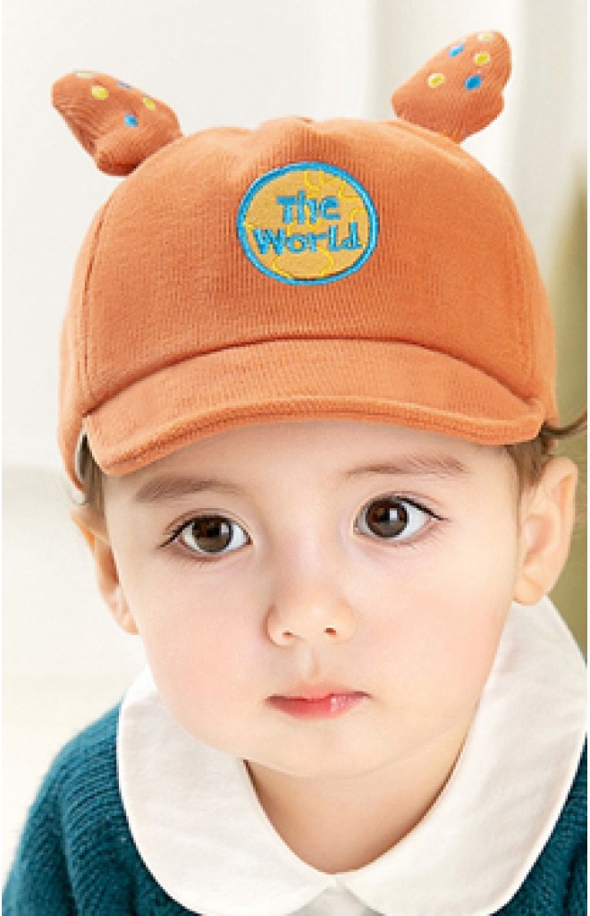 หมวกแก๊ปหูสตรอว์เบอร์รี ด้านหน้าปัก The World หมวกแก๊ปหูสตรอว์เบอร์รี ด้านหน้าปัก The World
