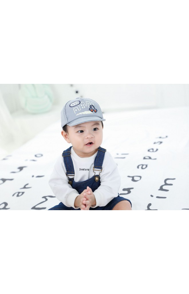 หมวกแก๊ปแต่งรูปรถ ใต้ปีกหมวกลายตาราง