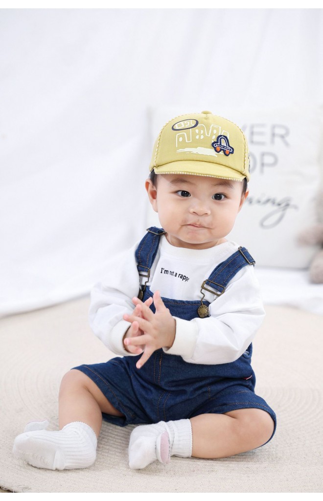 หมวกแก๊ปแต่งรูปรถ ใต้ปีกหมวกลายตาราง