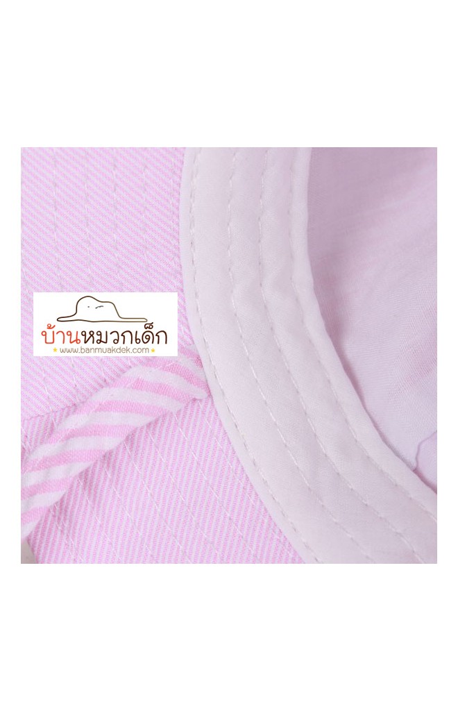 หมวกเด็กเนื้อผ้าฝ้ายลายทาง แต่งผ้าคาดสีเข้ม มีสายผูกใต้คาง
