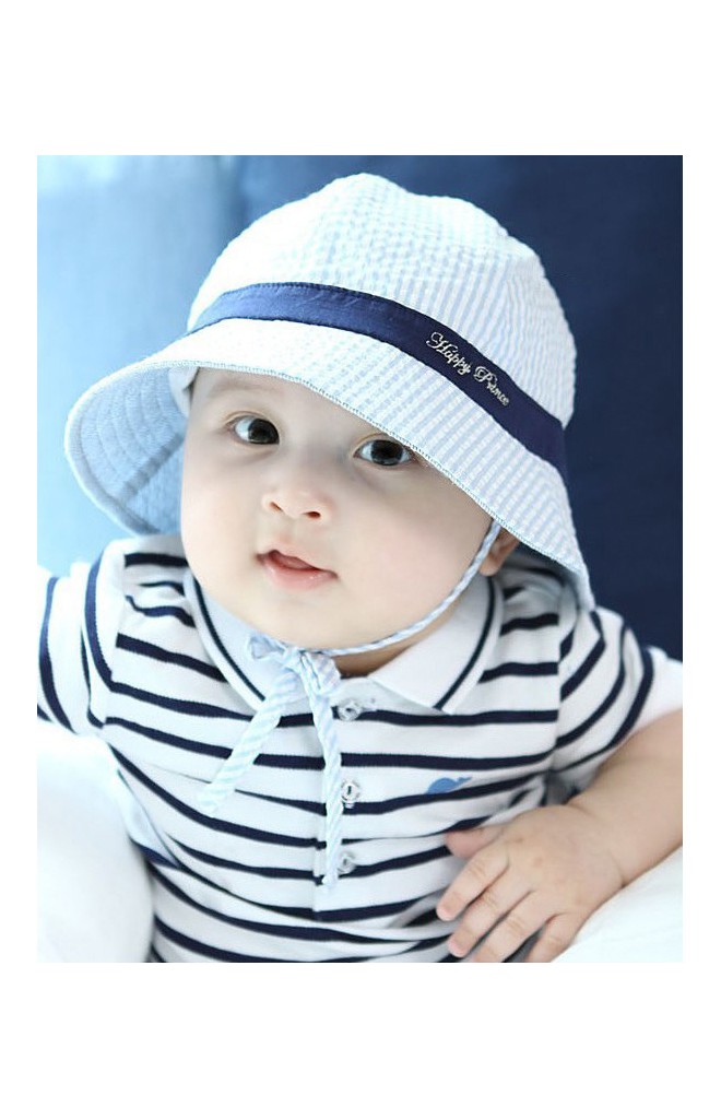 หมวกเด็กเนื้อผ้าฝ้ายลายทาง แต่งผ้าคาดสีเข้ม มีสายผูกใต้คาง