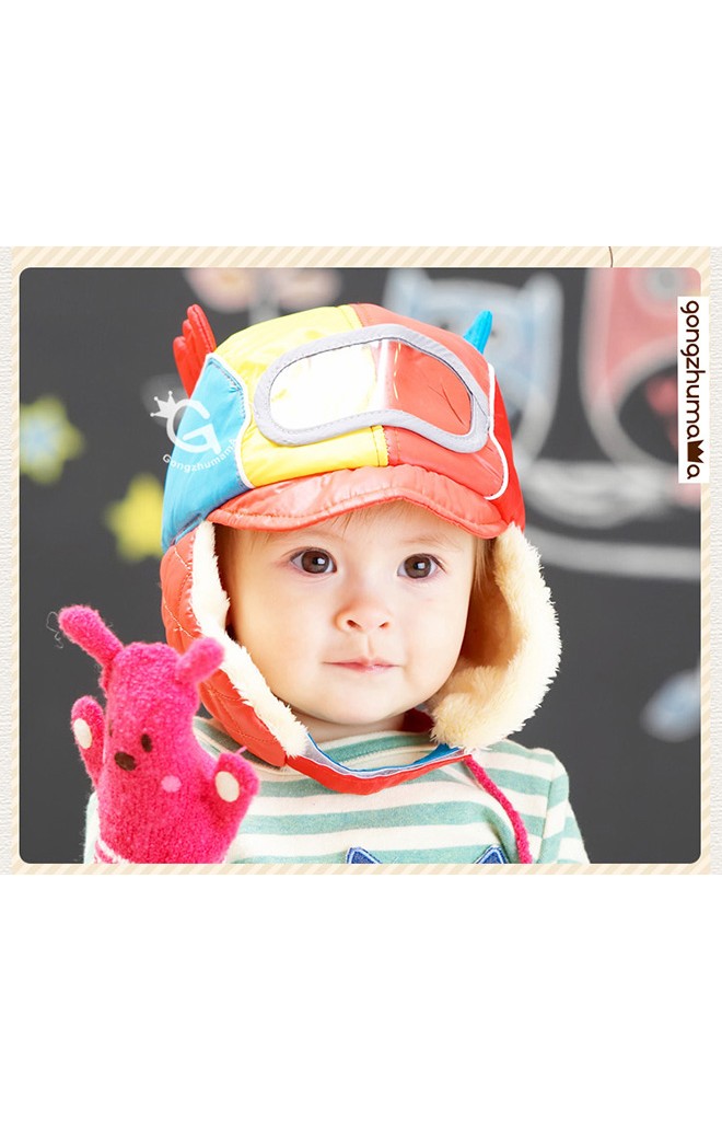 หมวกเด็กสไตล์หมวกนักบิน แต่งปีกเล็กๆ ด้านบนน่ารัก