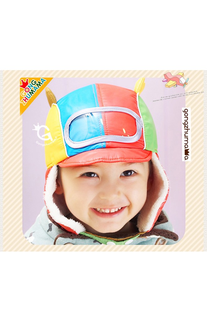 หมวกเด็กสไตล์หมวกนักบิน แต่งปีกเล็กๆ ด้านบนน่ารัก