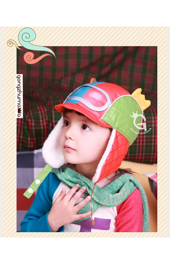 หมวกเด็กสไตล์หมวกนักบิน แต่งปีกเล็กๆ ด้านบนน่ารัก