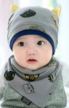 เซ็ตหมวกเด็กลายแมวแต่งหูน่ารักๆ มาพร้อมผ้ากันเปื้อน