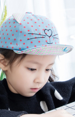 หมวกแก๊ปลายจุด ปักหน้าแมว แต่งหูน่ารัก