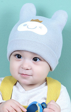 หมวกบีนนี่สกรีนหน้ายิ้มใส่มงกุฎ จาก keaibeibei