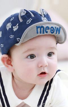 หมวกแก๊ปสกรีนแมวและปลา ใต้ปีกปัก meow จาก TUTUYA