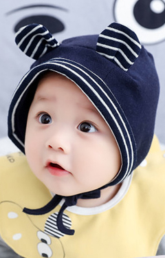 หมวกผูกคางแต่งขอบและหูลายทาง